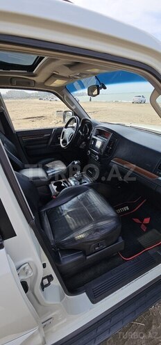 Mitsubishi Pajero-7
