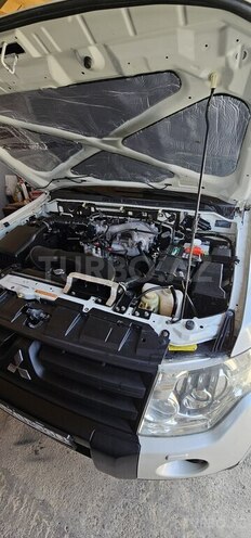 Mitsubishi Pajero-9