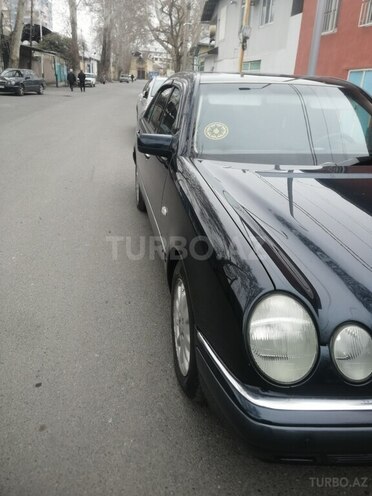Mercedes E 240-2