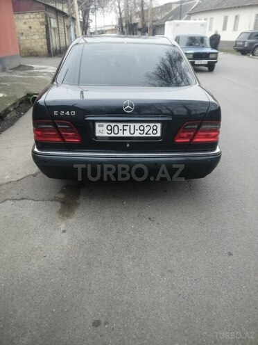 Mercedes E 240-4