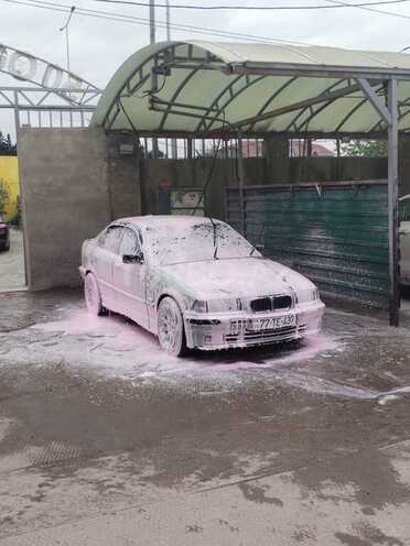 BMW 318-4