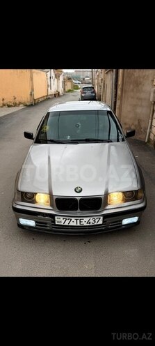 BMW 318-8