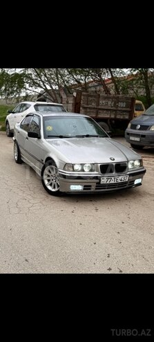 BMW 318-9