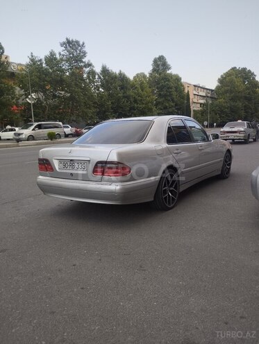 Mercedes E 220-3