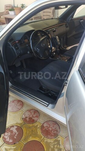 Mercedes E 220-4