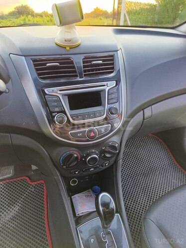 Hyundai Accent-5