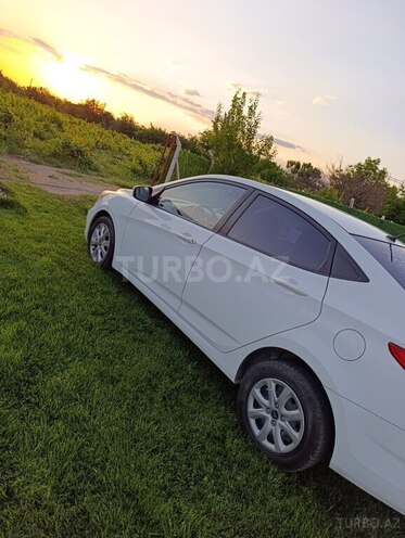 Hyundai Accent-3