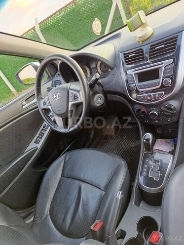 Hyundai Accent-7
