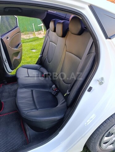 Hyundai Accent-8
