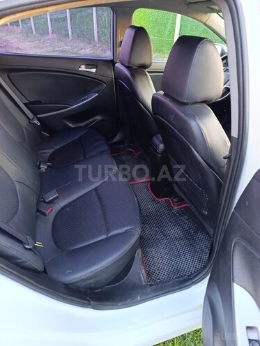 Hyundai Accent-9