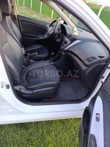Hyundai Accent-10