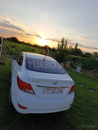 Hyundai Accent-11