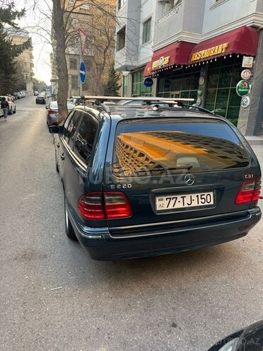 Mercedes E 220-2