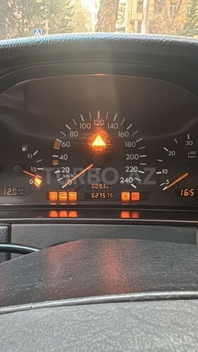 Mercedes E 220-3