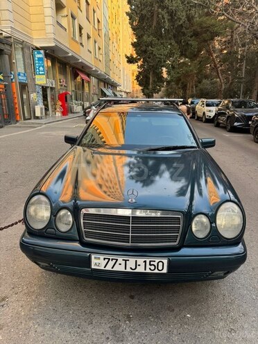 Mercedes E 220-1