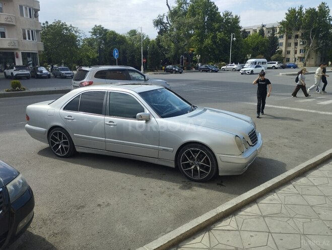 Mercedes E 220-5