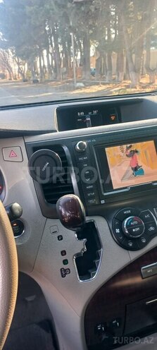 Toyota Sienna-13