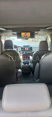 Toyota Sienna-9