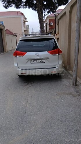 Toyota Sienna-7