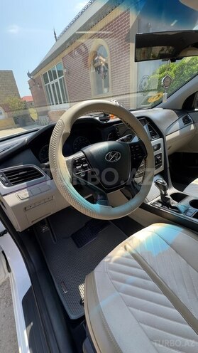 Hyundai Sonata-16