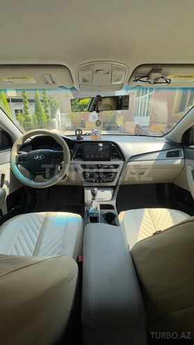 Hyundai Sonata-17