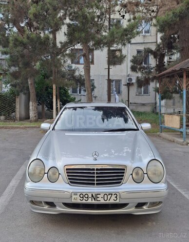 Mercedes E 320-1