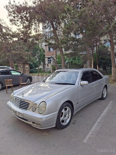 Mercedes E 320-2