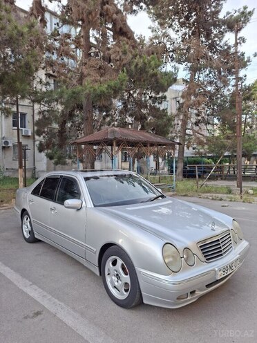 Mercedes E 320-3