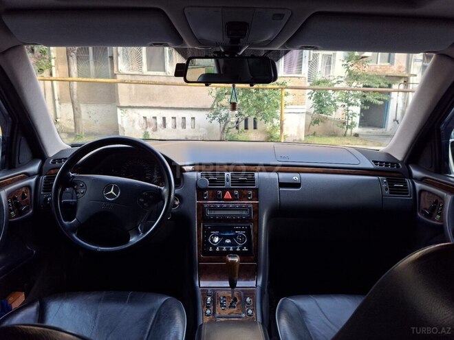 Mercedes E 320-5