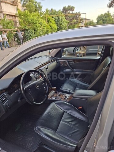 Mercedes E 320-6