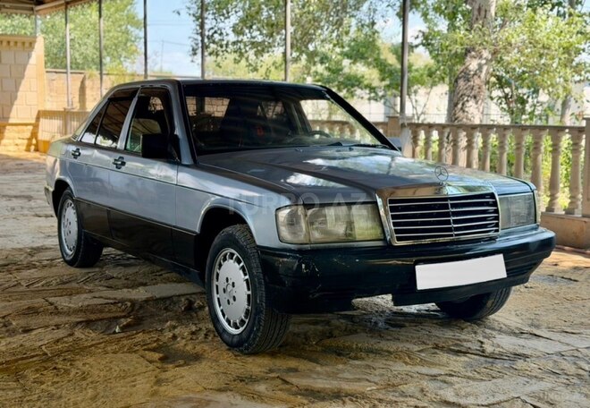 Mercedes 190-1