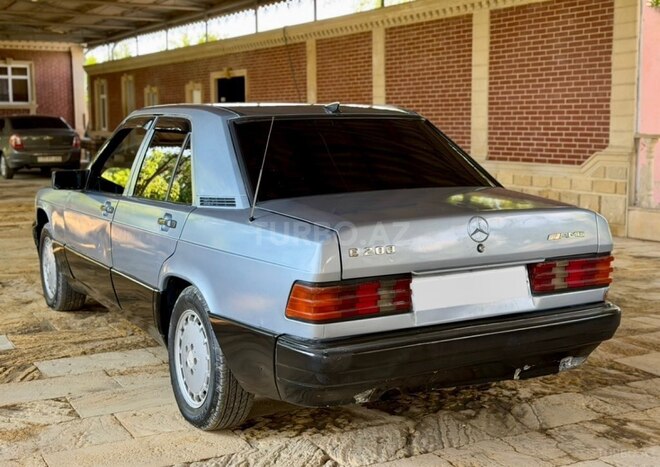 Mercedes 190-4