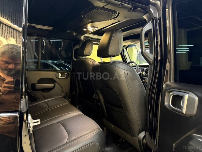 Jeep Wrangler-21