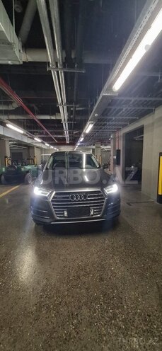 Audi Q7-1