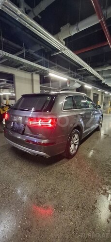 Audi Q7-6