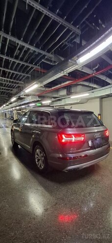 Audi Q7-5