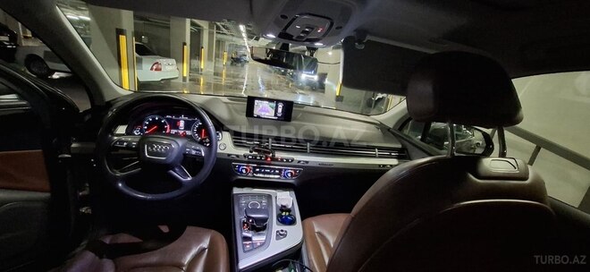 Audi Q7-8