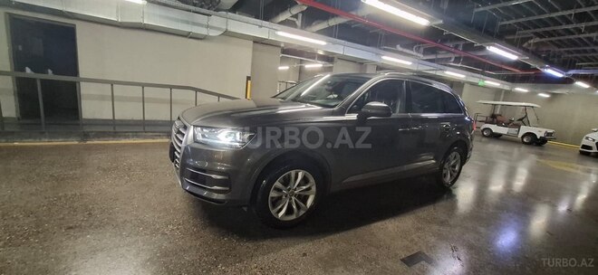 Audi Q7-4