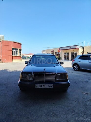 Mercedes 220 E-2