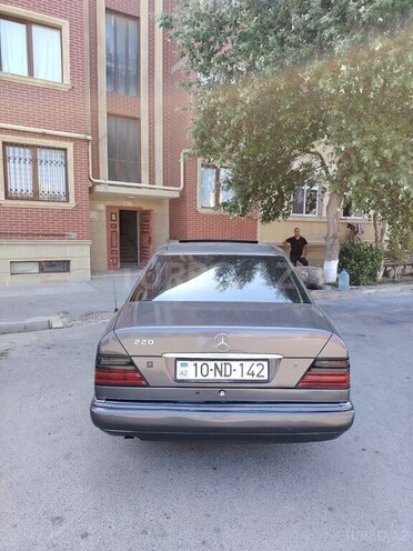 Mercedes 220 E-4