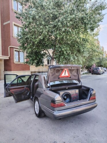 Mercedes 220 E-6
