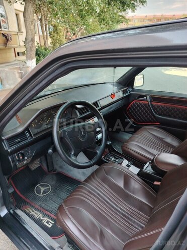 Mercedes 220 E-13