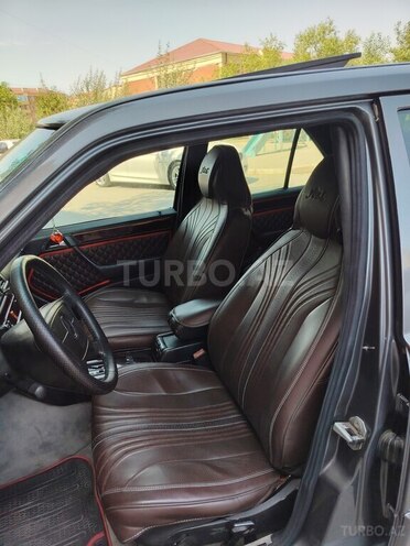 Mercedes 220 E-12