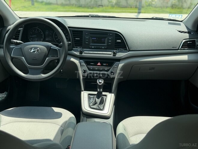 Hyundai Elantra-7