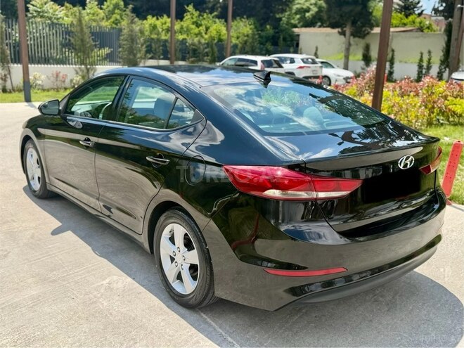 Hyundai Elantra-4