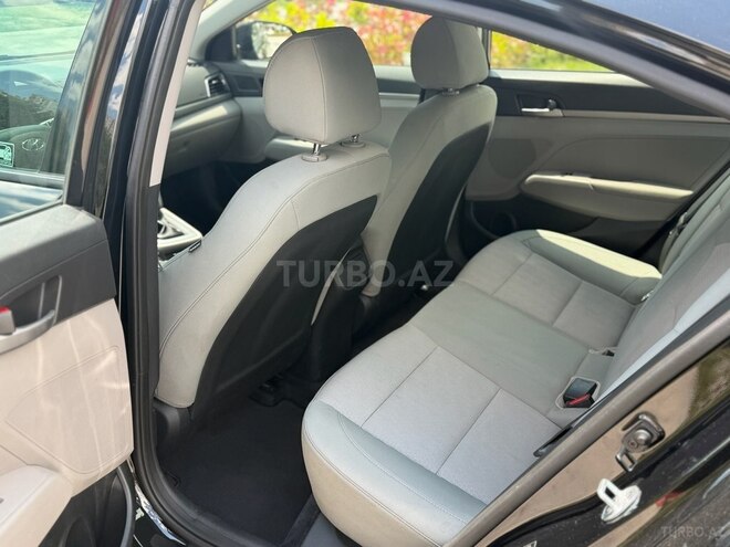 Hyundai Elantra-9