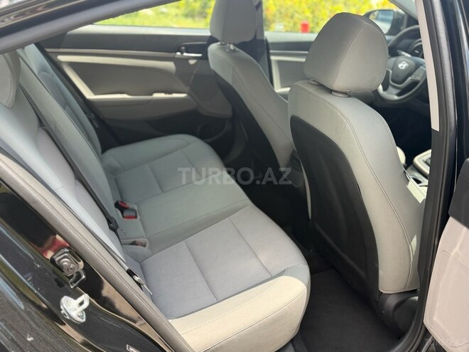 Hyundai Elantra-10