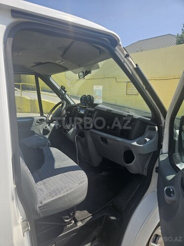 Ford Transit-6