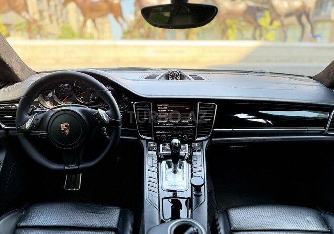 Porsche Panamera-11