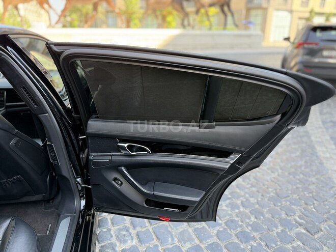 Porsche Panamera-17
